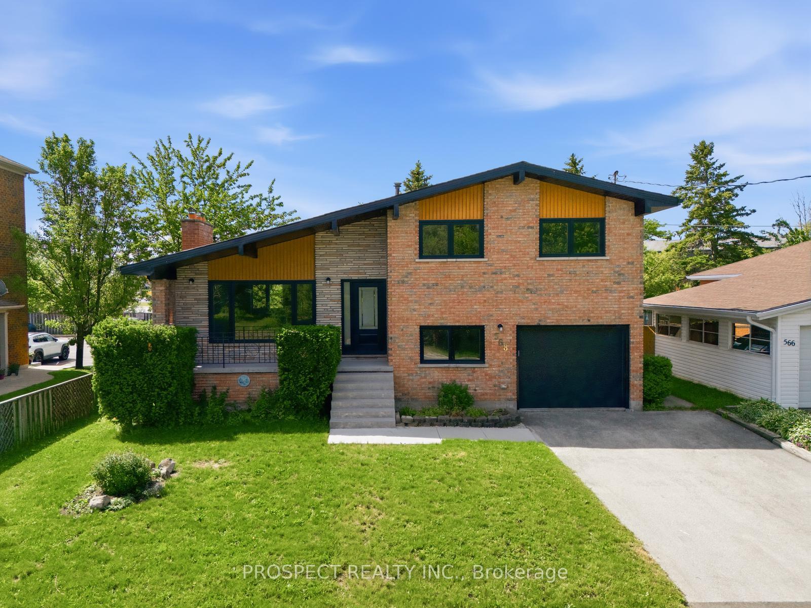 Photo 1 of 568 Simcoe Street, Collingwood — HOMEH