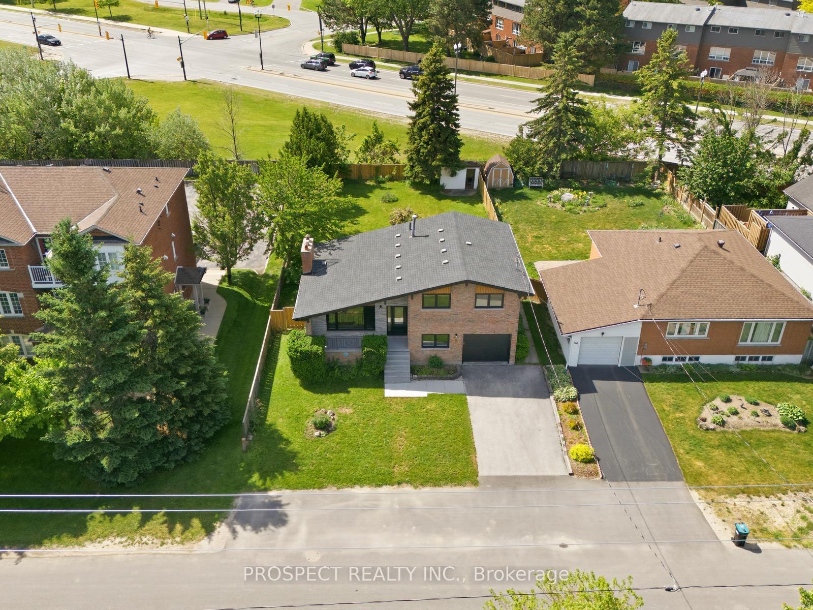 Photo 2 of 568 Simcoe Street, Collingwood — HOMEH