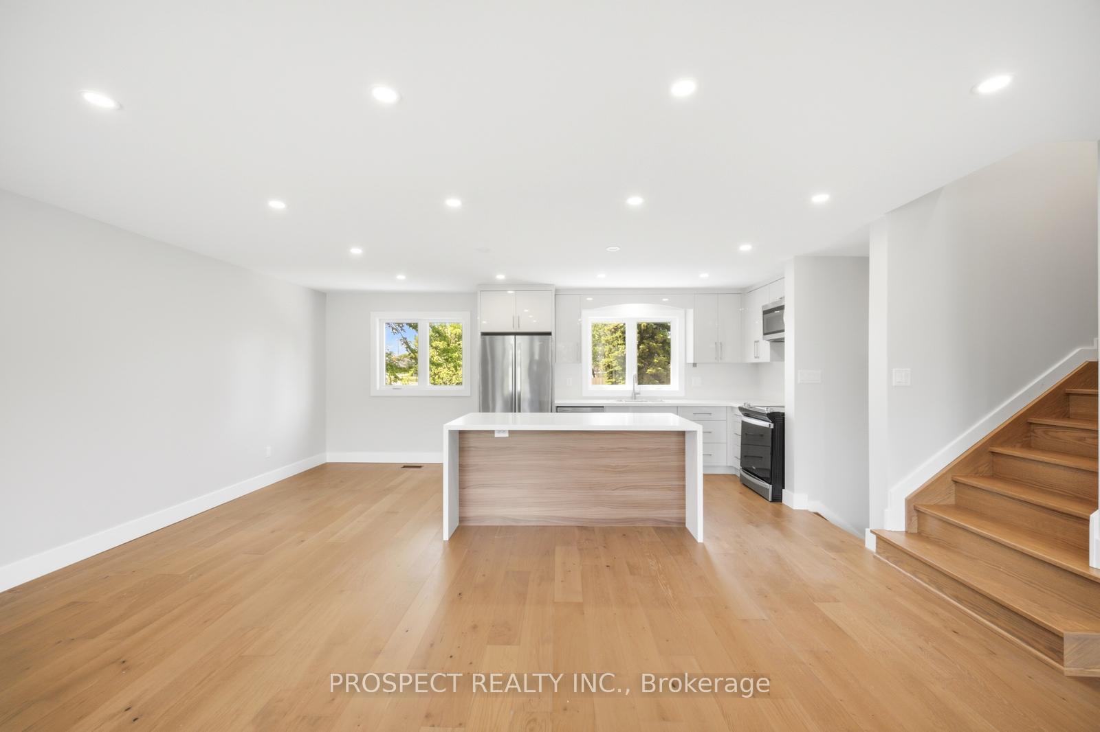Photo 5 of 568 Simcoe Street, Collingwood — HOMEH