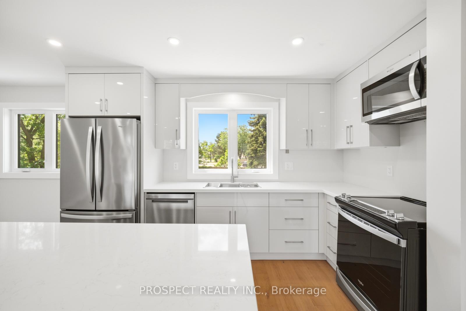 Photo 11 of 568 Simcoe Street, Collingwood — HOMEH