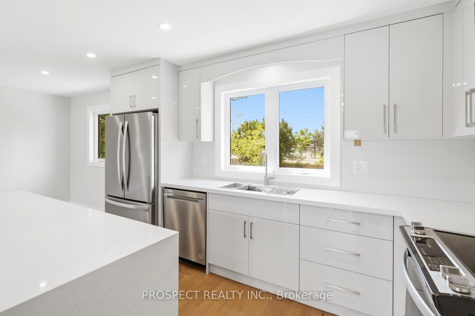 Photo 12 of 568 Simcoe Street, Collingwood — HOMEH