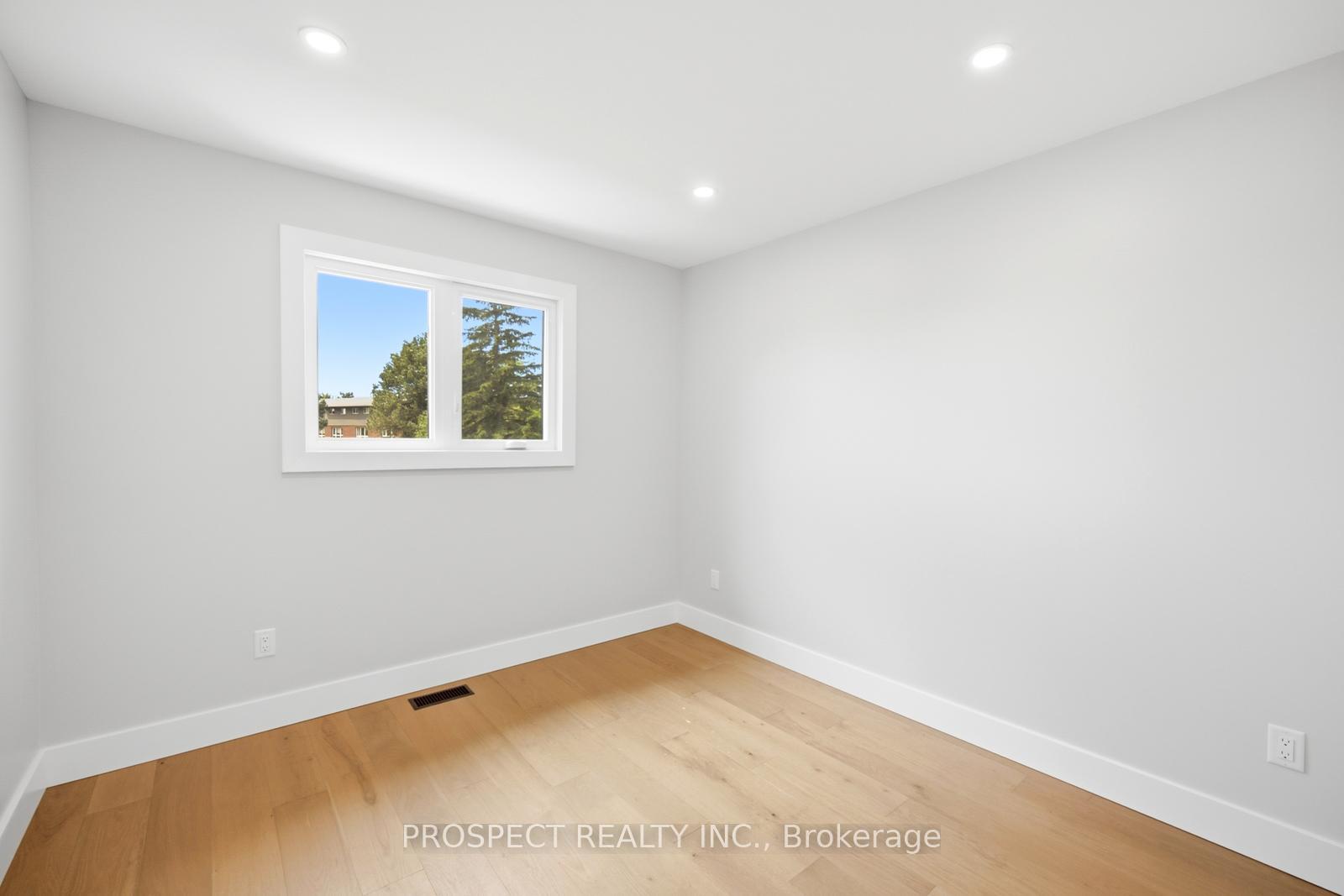 Photo 23 of 568 Simcoe Street, Collingwood — HOMEH