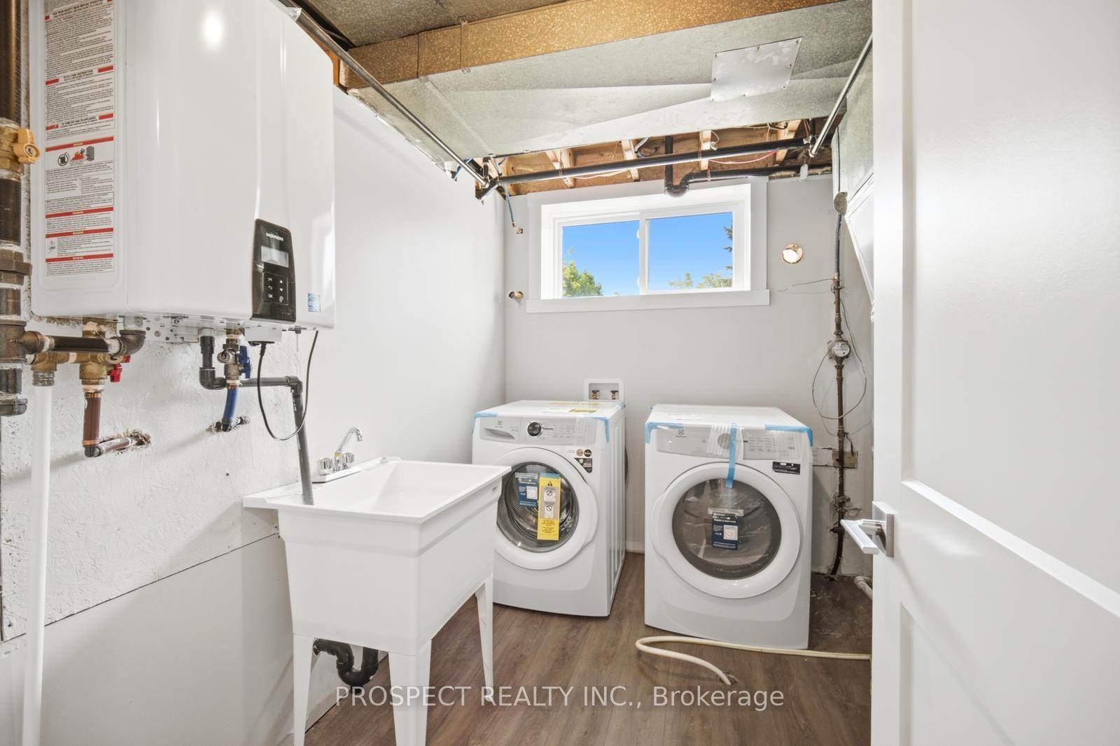 Photo 40 of 568 Simcoe Street, Collingwood — HOMEH