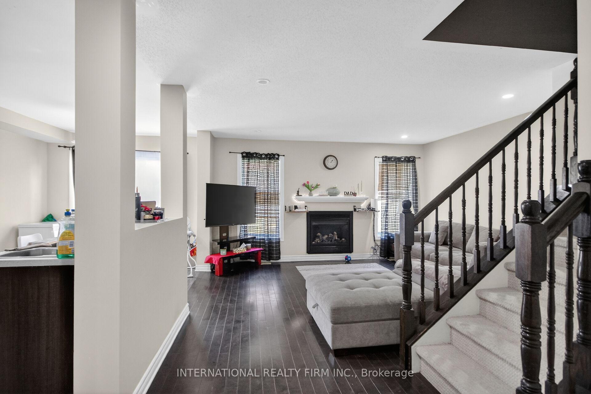 Photo 8 of 121 Dunforest Terrace, Ottawa, Barrhaven - Strandherd — HOMEH
