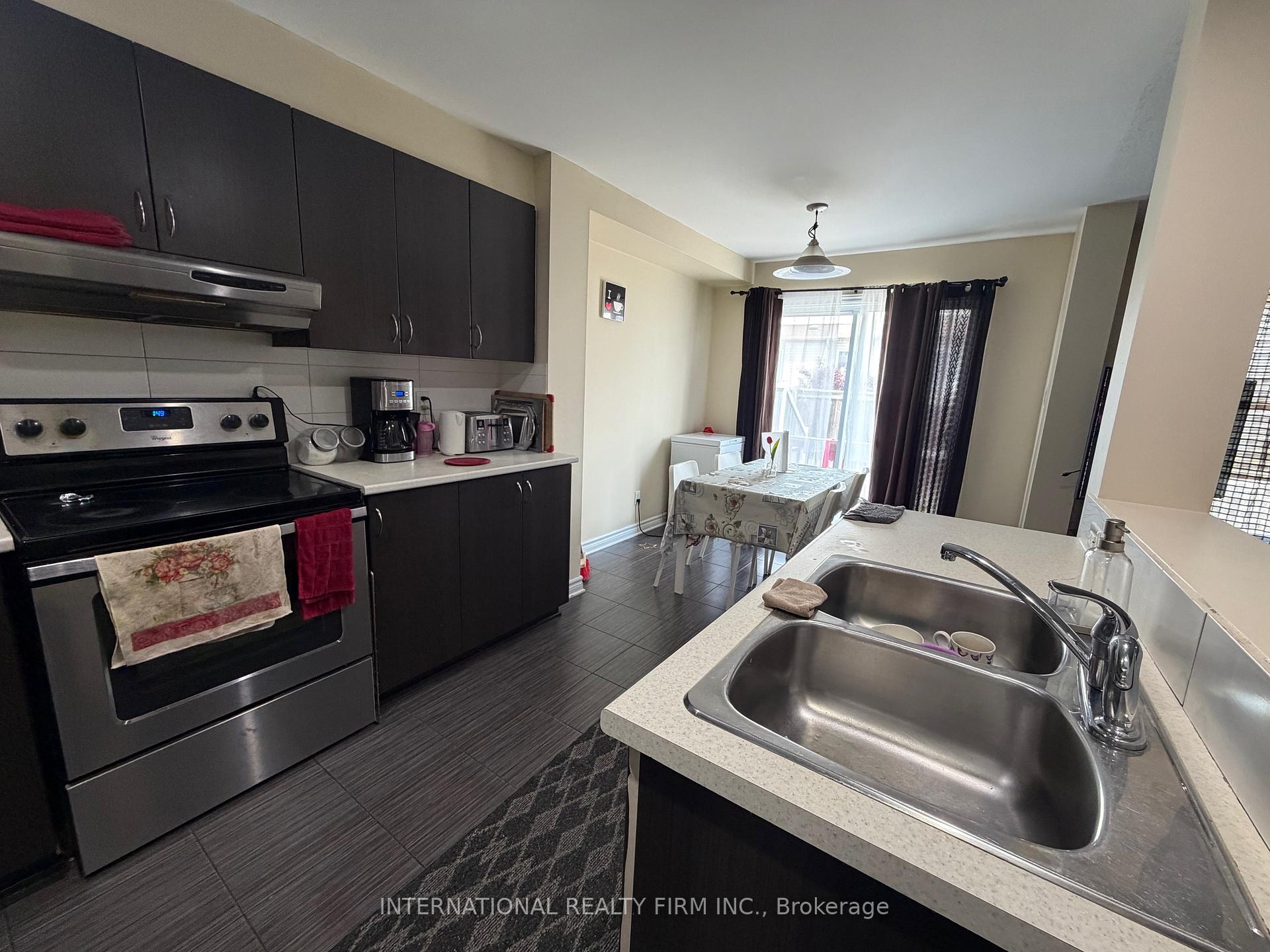 Photo 10 of 121 Dunforest Terrace, Ottawa, Barrhaven - Strandherd — HOMEH