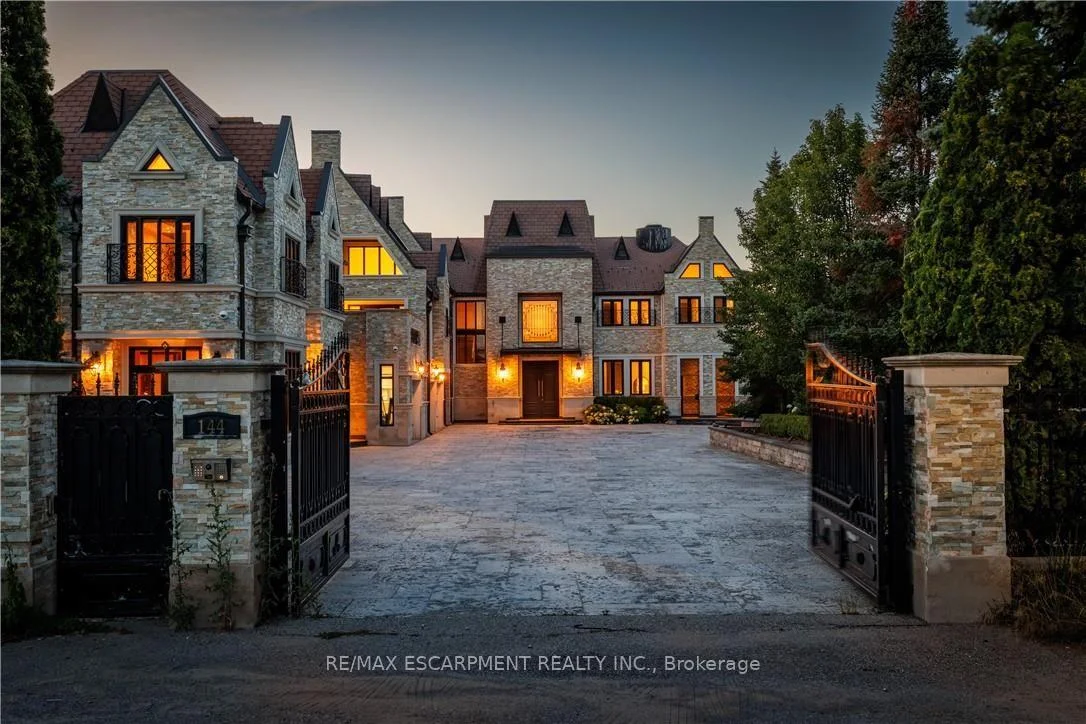 Photo 2 of 144 Lake Drive E, Georgina, Historic Lakeshore Communities — HOMEH