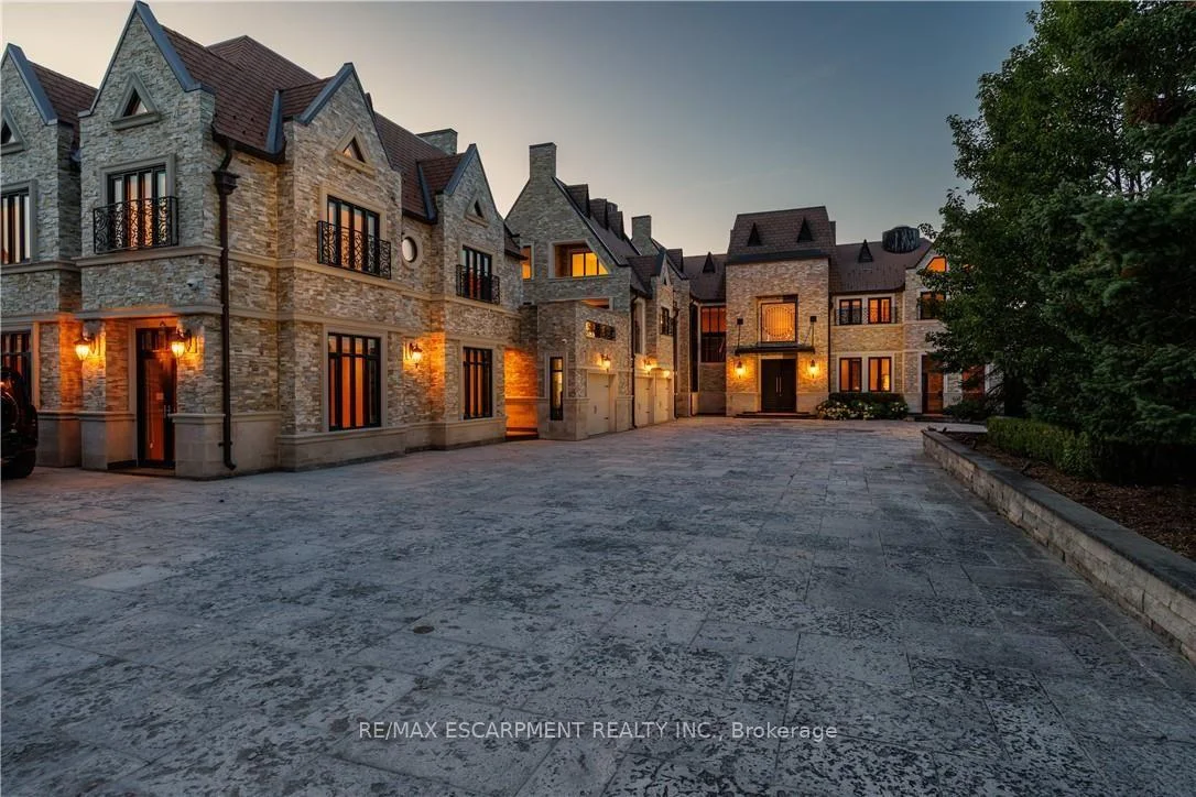 Photo 3 of 144 Lake Drive E, Georgina, Historic Lakeshore Communities — HOMEH