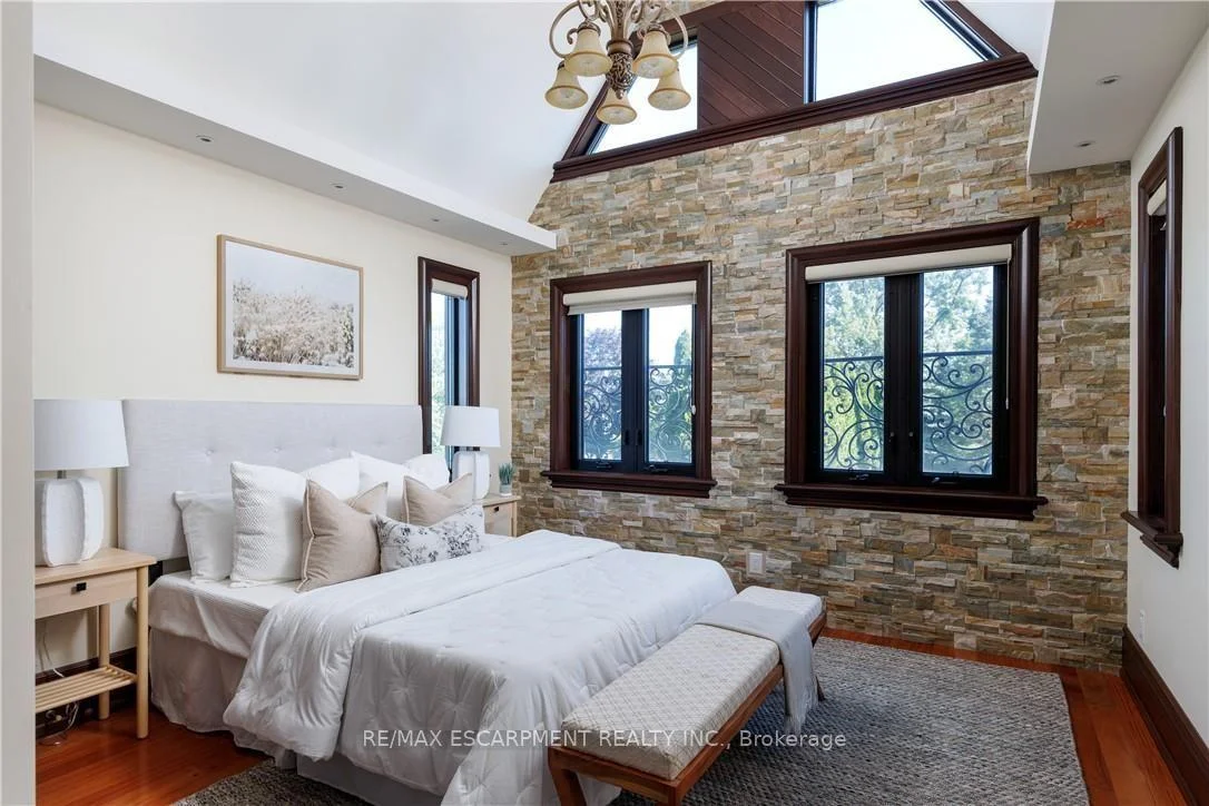 Photo 100 of 144 Lake Drive E, Georgina, Historic Lakeshore Communities — HOMEH