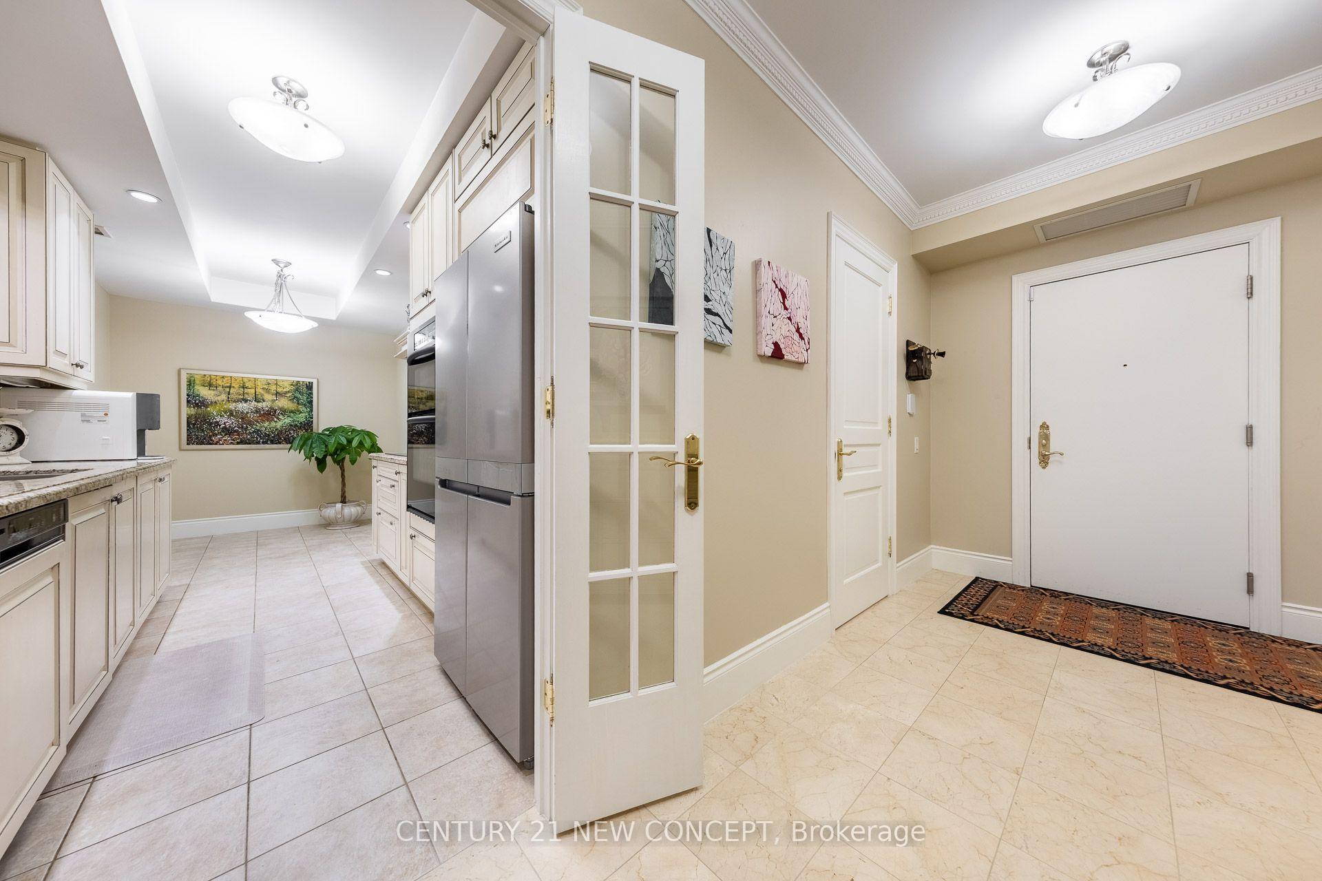 Photo 5 of Unit 204, 7071 Bayview Ave, Markham, Bayview Glen — HOMEH