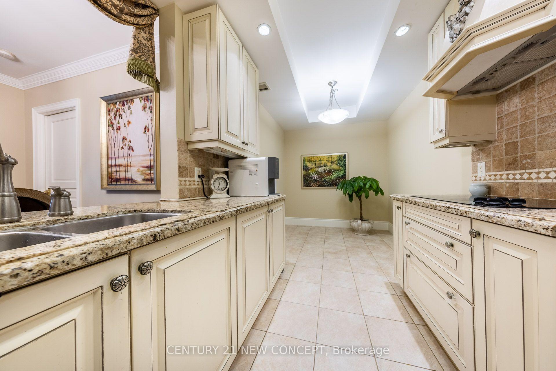 Photo 7 of Unit 204, 7071 Bayview Ave, Markham, Bayview Glen — HOMEH