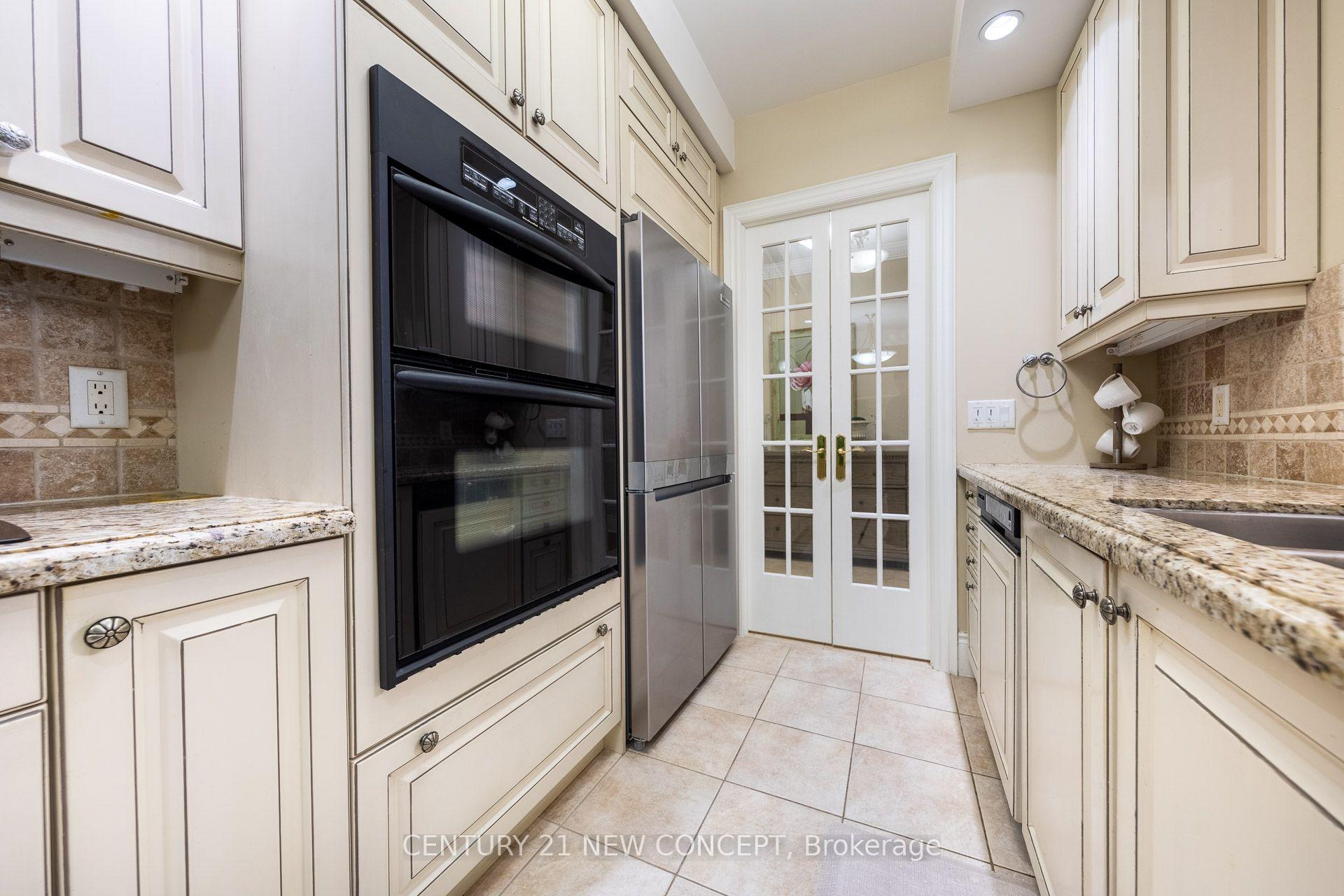 Photo 10 of Unit 204, 7071 Bayview Ave, Markham, Bayview Glen — HOMEH