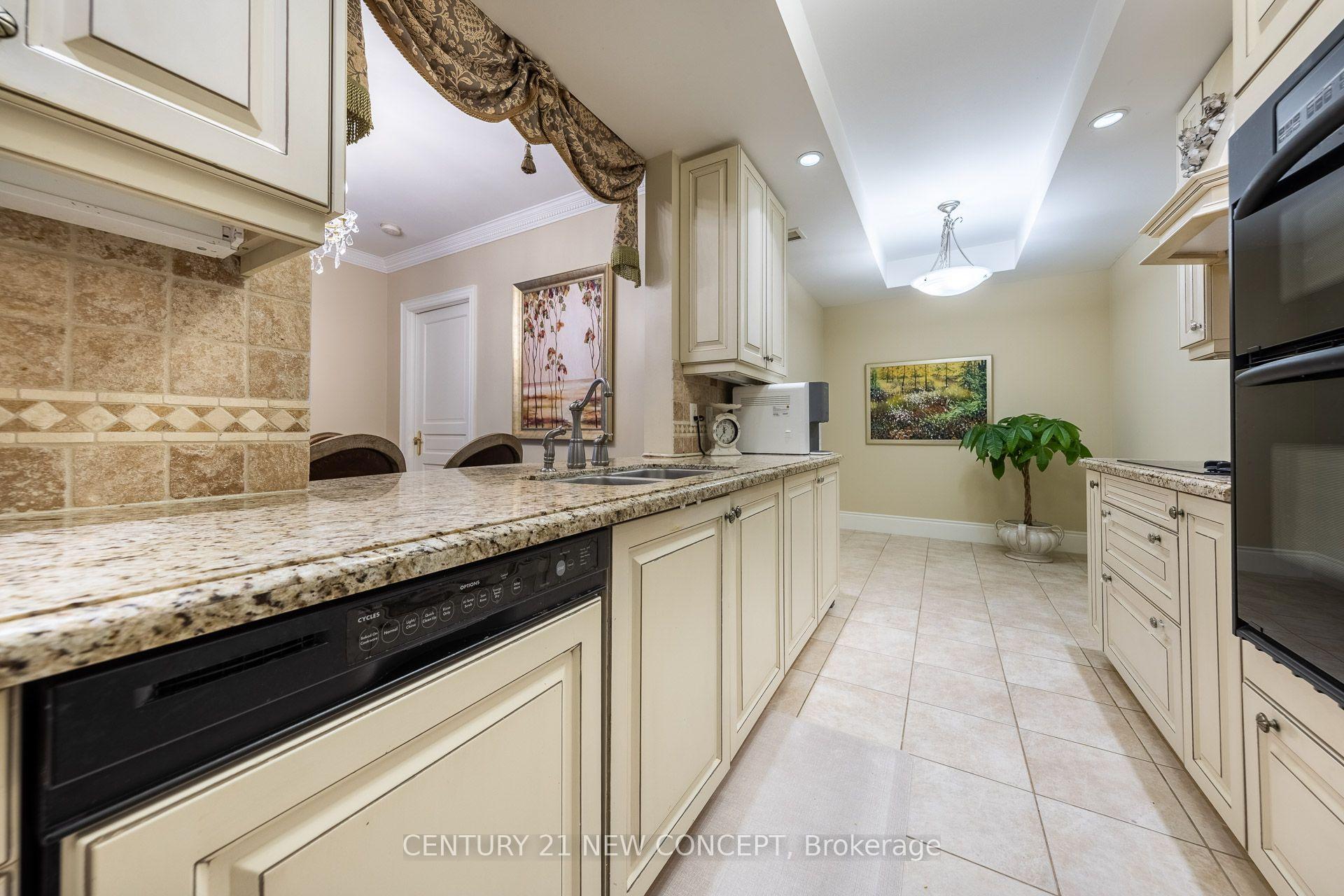 Photo 12 of Unit 204, 7071 Bayview Ave, Markham, Bayview Glen — HOMEH