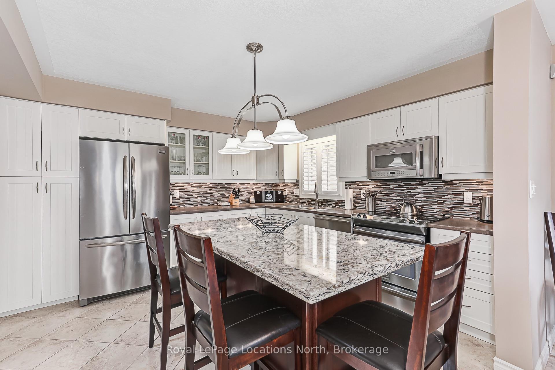 Photo 12 of 7 Kayla Crescent, Collingwood — HOMEH