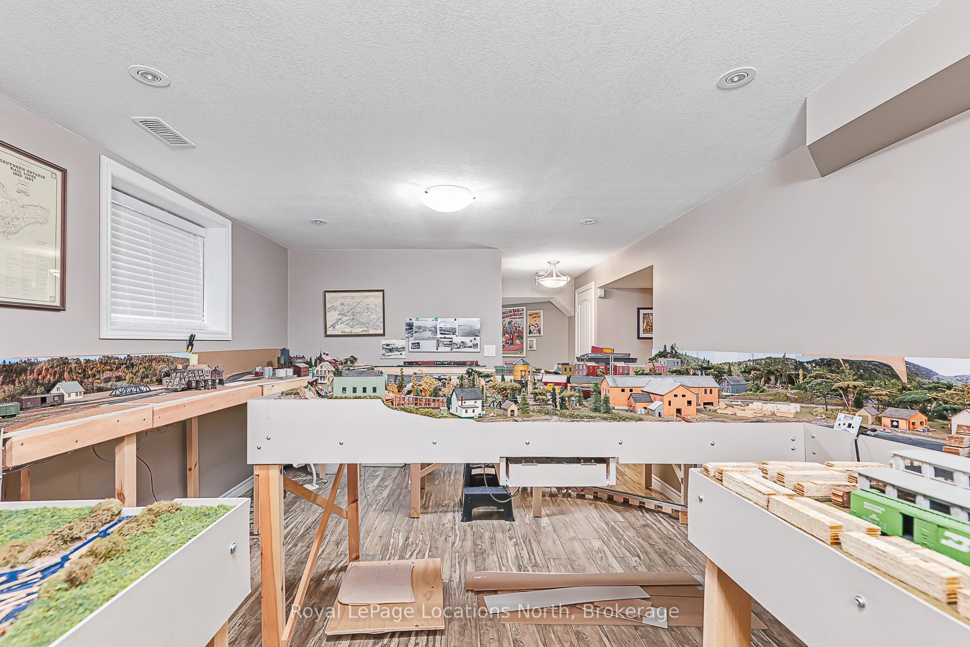 Photo 24 of 7 Kayla Crescent, Collingwood — HOMEH