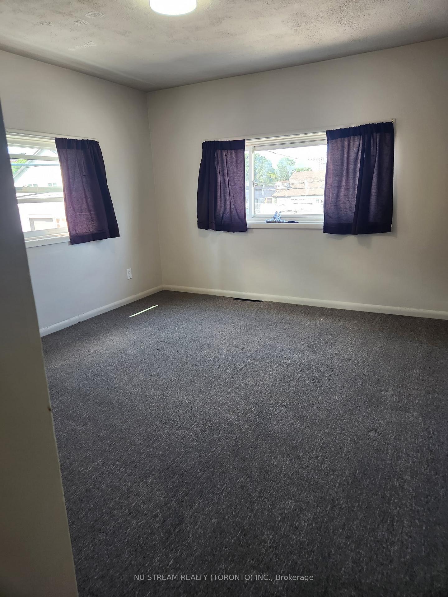 Photo 5 of Unit Upper, 5696 Buchanan Avenue, Niagara Falls, Clifton Hill — HOMEH
