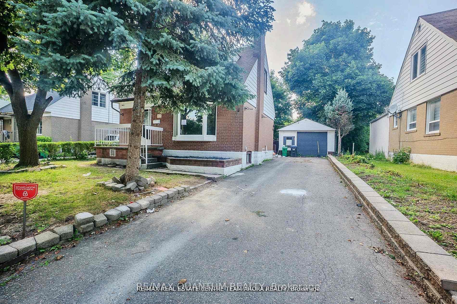 Photo 2 of 76 McCaul Street, Brampton, Brampton North — HOMEH