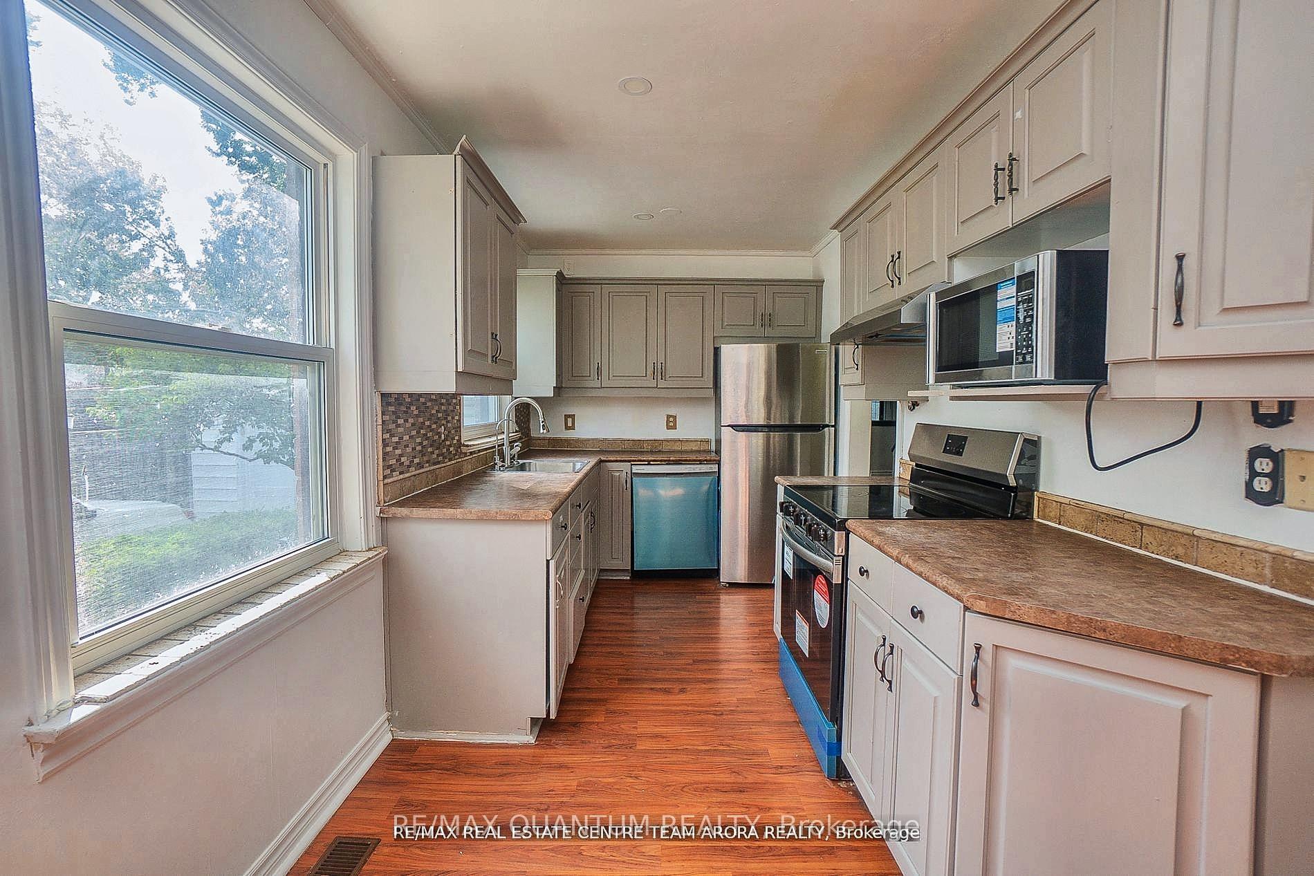 Photo 8 of 76 McCaul Street, Brampton, Brampton North — HOMEH
