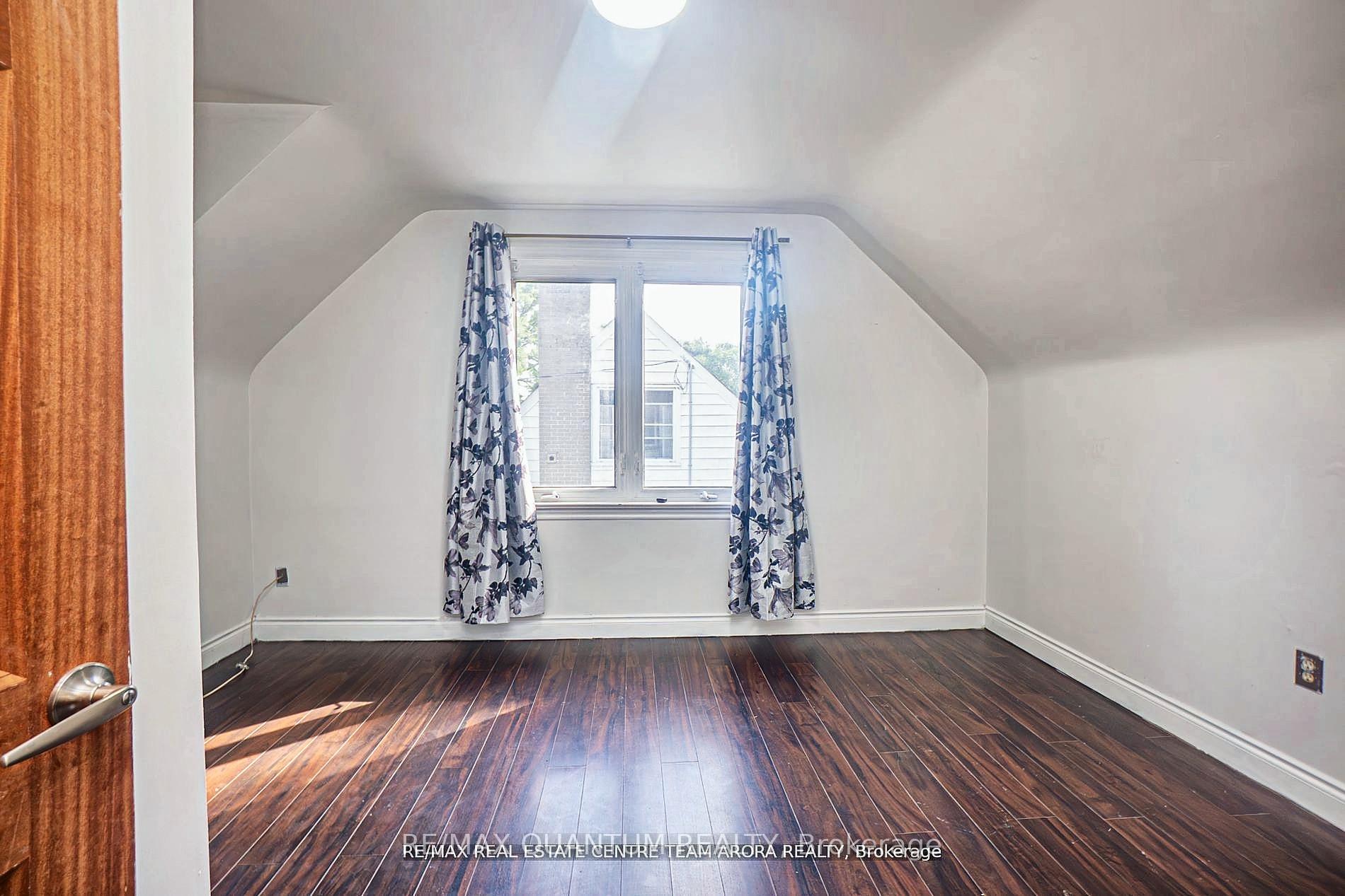 Photo 13 of 76 McCaul Street, Brampton, Brampton North — HOMEH
