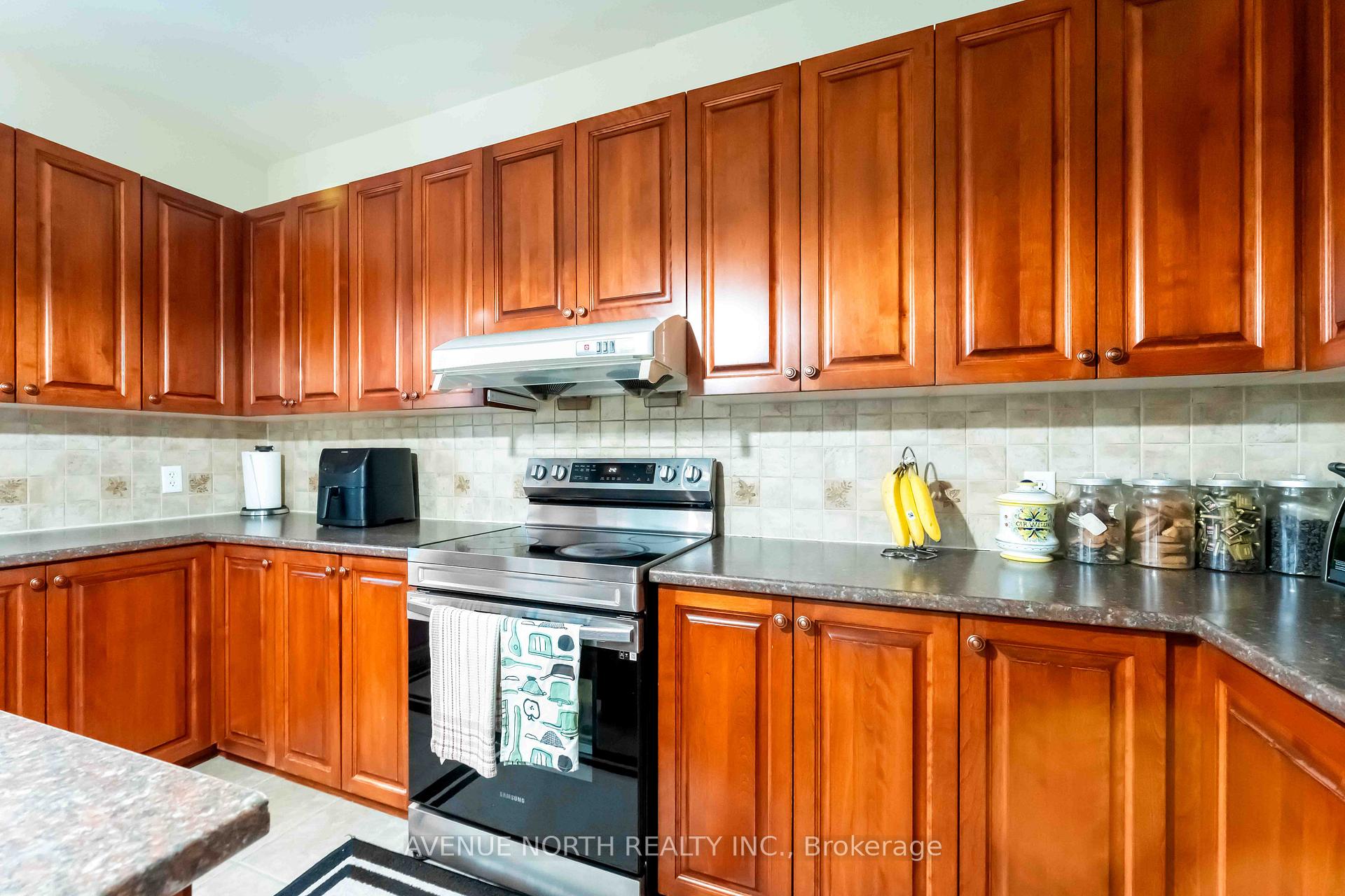Photo 10 of 23 Hearthstone Place, Ottawa, Barrhaven - Strandherd — HOMEH