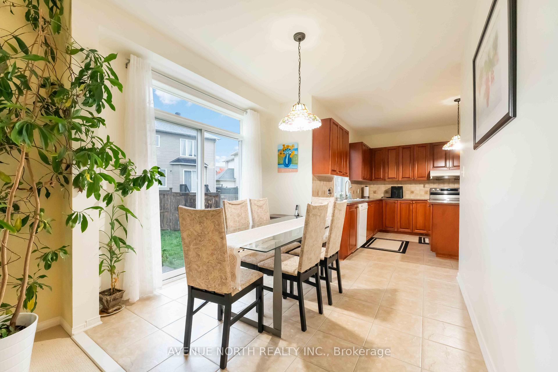 Photo 11 of 23 Hearthstone Place, Ottawa, Barrhaven - Strandherd — HOMEH
