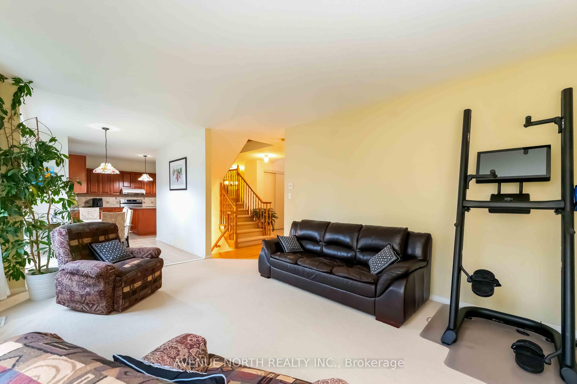 Photo 13 of 23 Hearthstone Place, Ottawa, Barrhaven - Strandherd — HOMEH