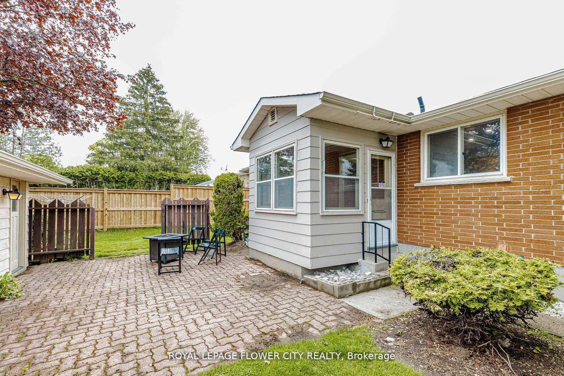 Photo 2 of 15 Cumberland Crescent, London, North G — HOMEH