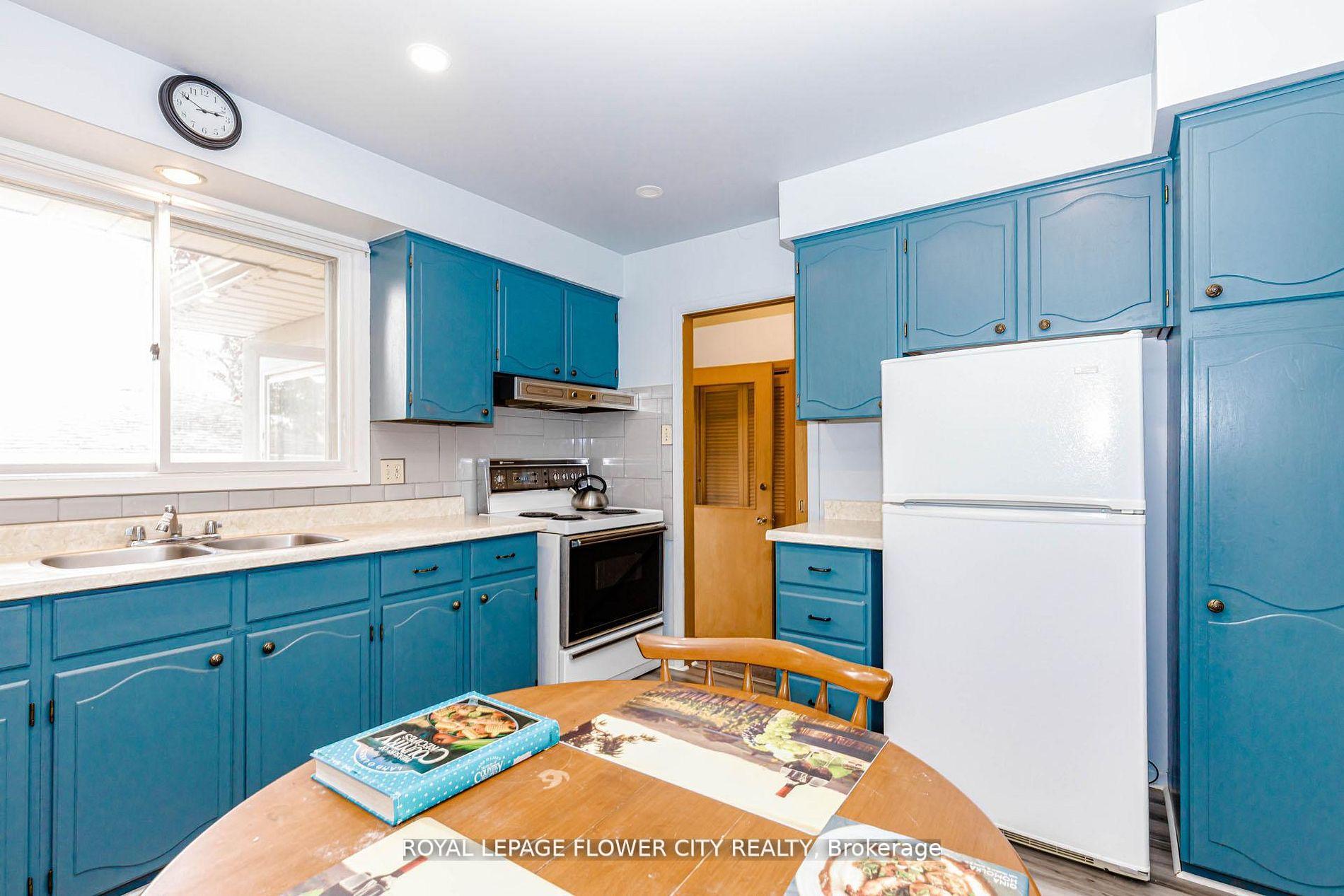 Photo 5 of 15 Cumberland Crescent, London, North G — HOMEH