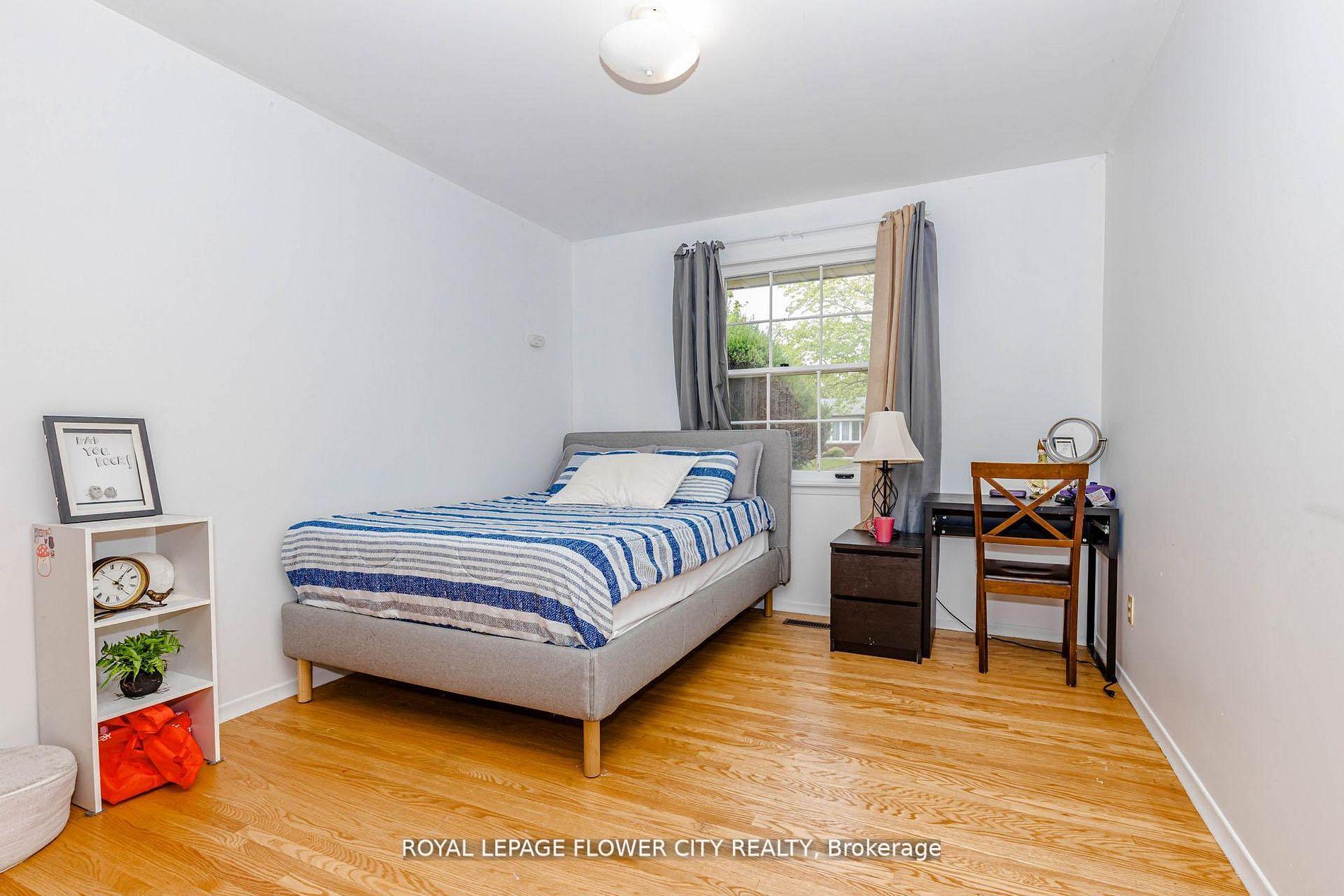 Photo 7 of 15 Cumberland Crescent, London, North G — HOMEH
