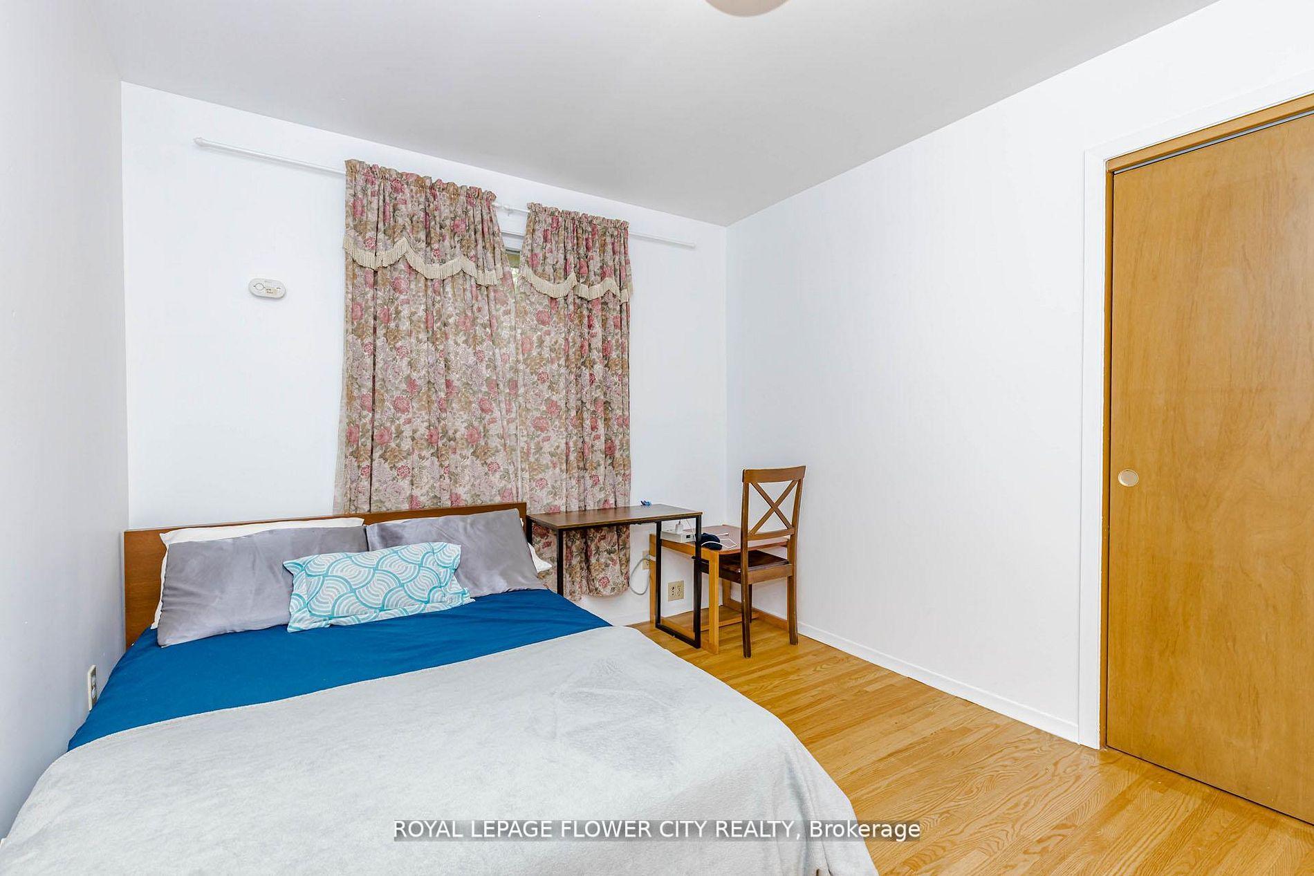 Photo 9 of 15 Cumberland Crescent, London, North G — HOMEH