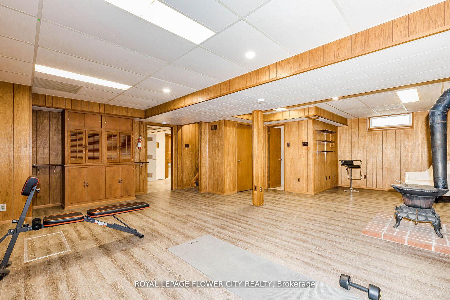 Photo 17 of 15 Cumberland Crescent, London, North G — HOMEH
