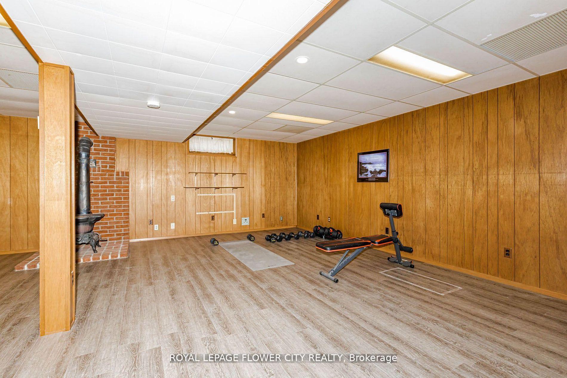 Photo 19 of 15 Cumberland Crescent, London, North G — HOMEH