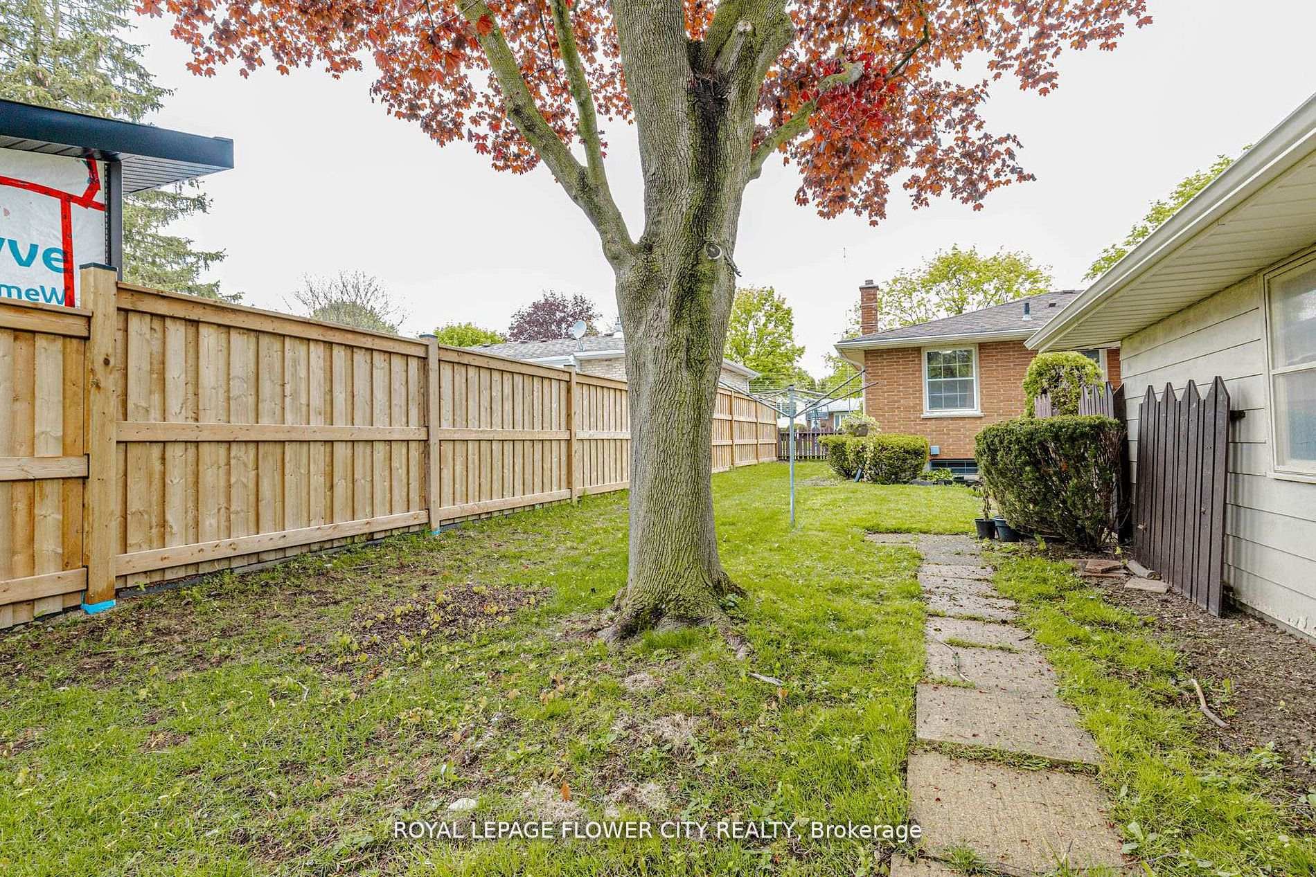 Photo 22 of 15 Cumberland Crescent, London, North G — HOMEH