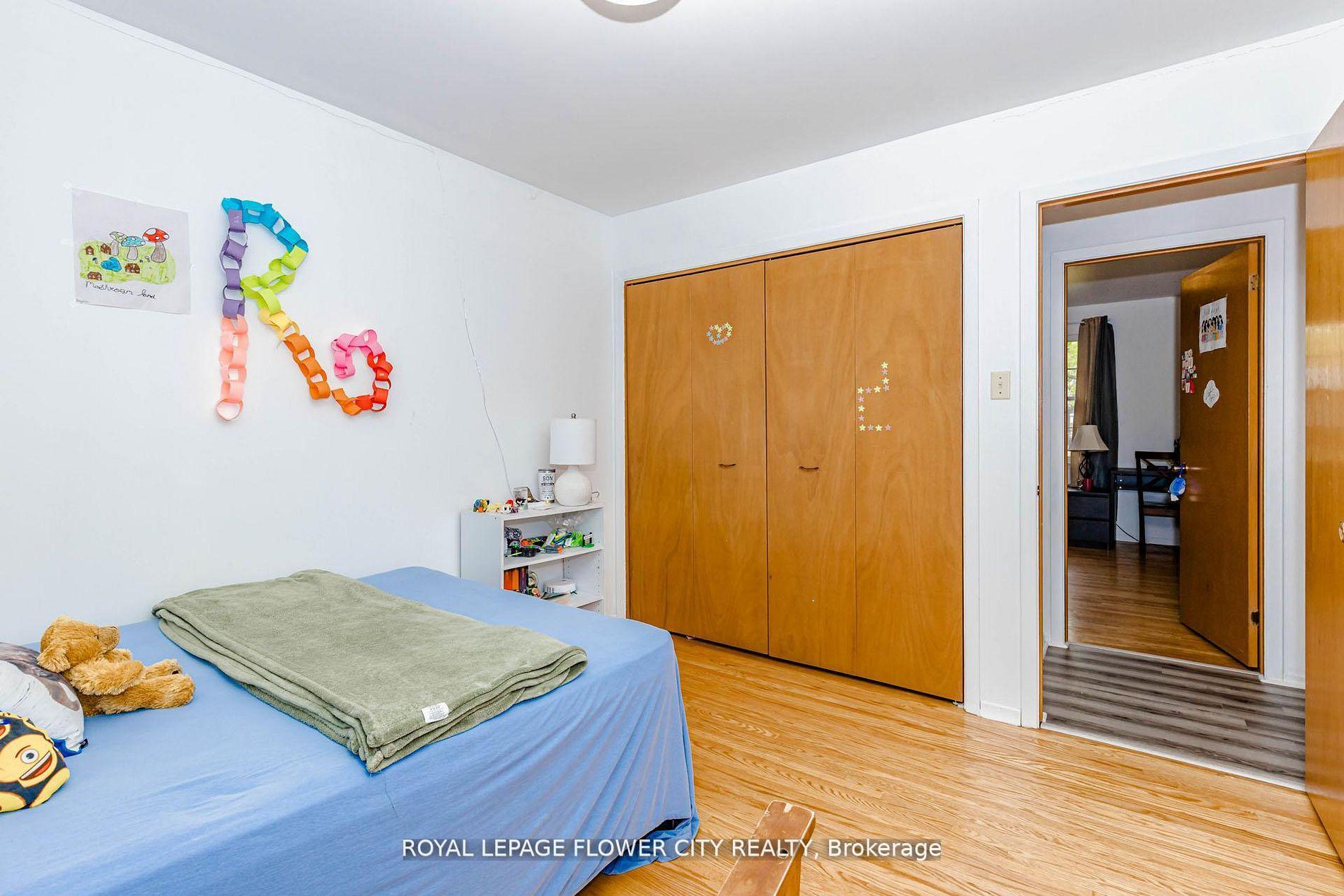 Photo 23 of 15 Cumberland Crescent, London, North G — HOMEH
