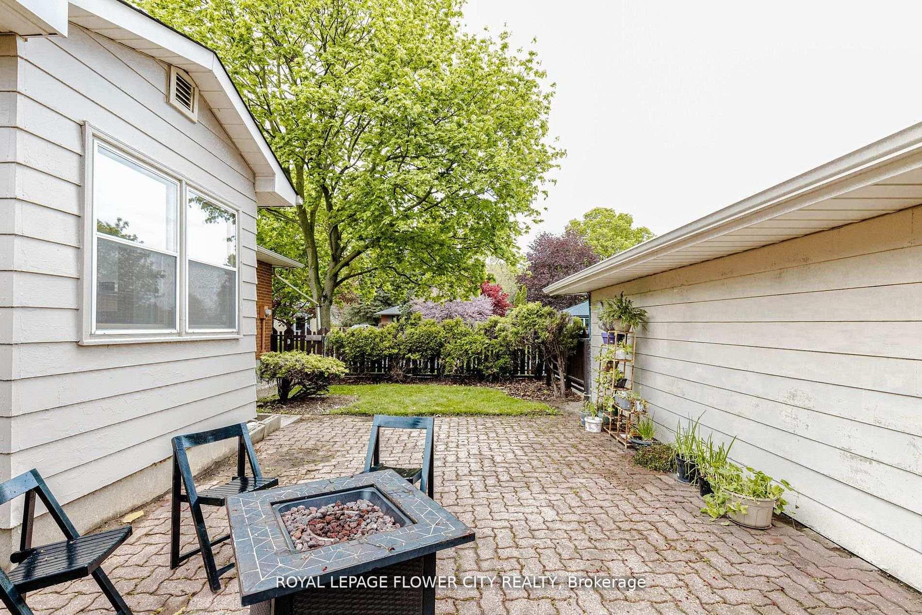 Photo 29 of 15 Cumberland Crescent, London, North G — HOMEH