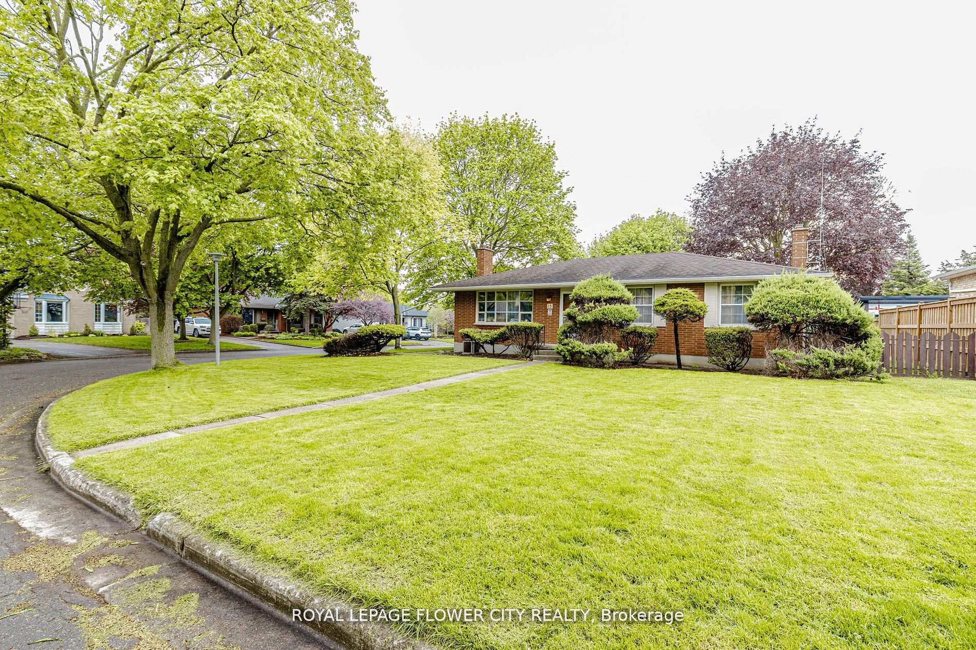 Photo 33 of 15 Cumberland Crescent, London, North G — HOMEH