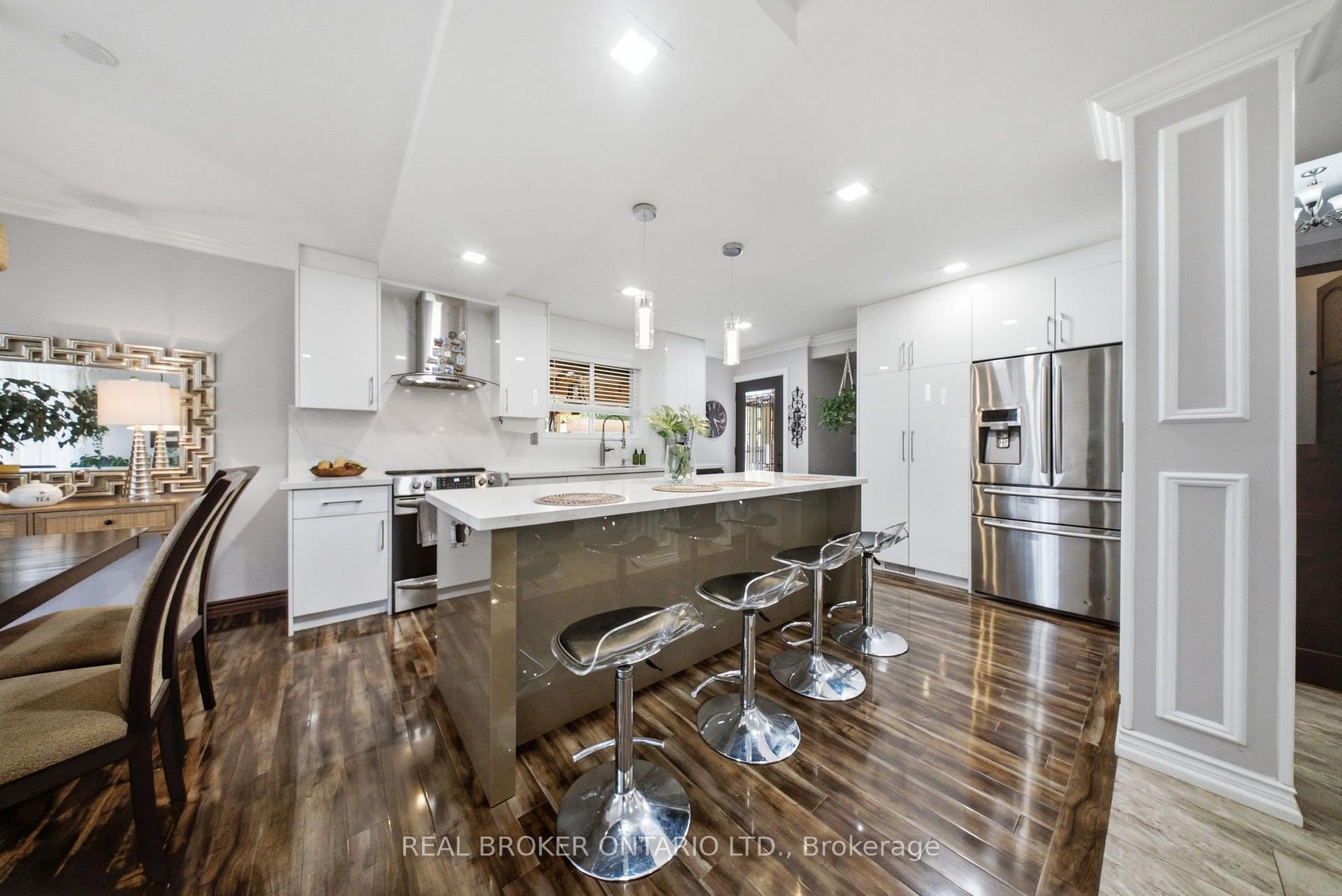 Photo 5 of 21 Kendleton Drive, Etobicoke, Mount Olive-Silverstone-Jamestown — HOMEH