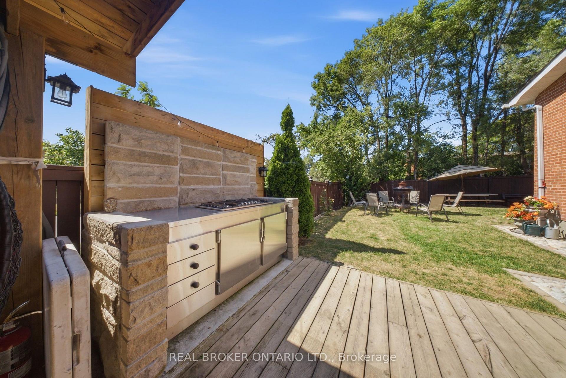 Photo 19 of 21 Kendleton Drive, Etobicoke, Mount Olive-Silverstone-Jamestown — HOMEH