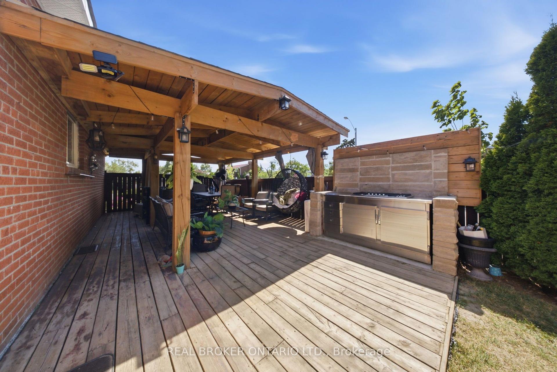 Photo 20 of 21 Kendleton Drive, Etobicoke, Mount Olive-Silverstone-Jamestown — HOMEH