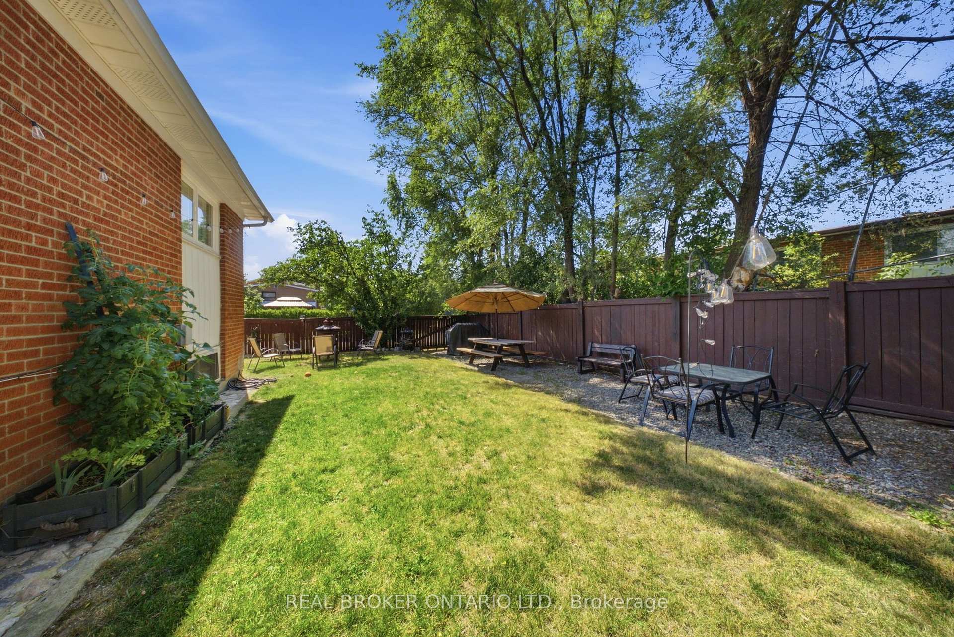 Photo 22 of 21 Kendleton Drive, Etobicoke, Mount Olive-Silverstone-Jamestown — HOMEH