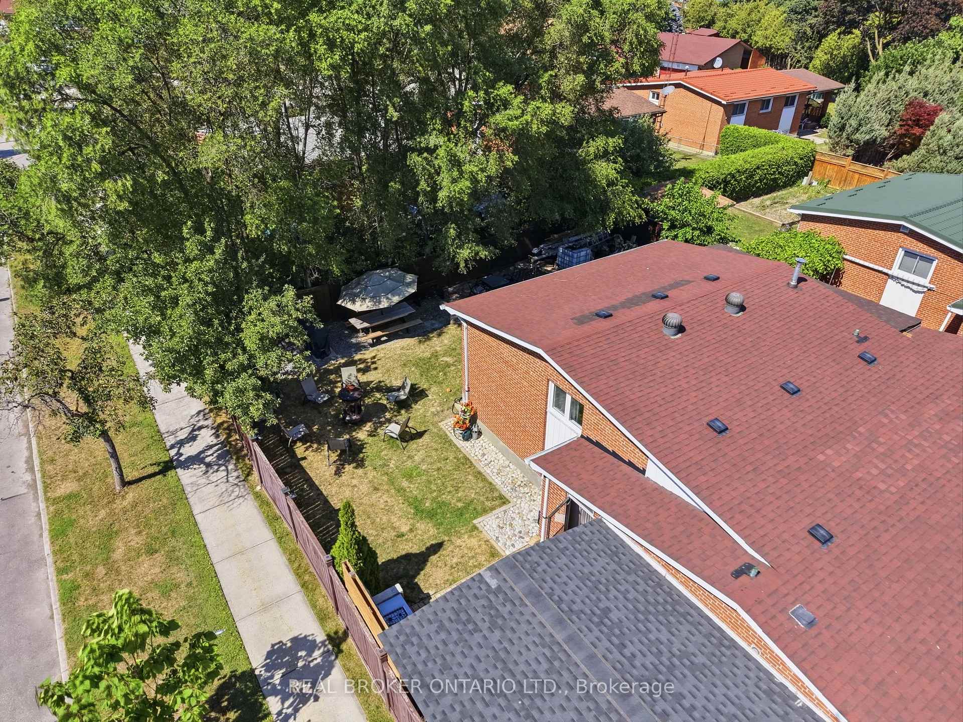 Photo 24 of 21 Kendleton Drive, Etobicoke, Mount Olive-Silverstone-Jamestown — HOMEH
