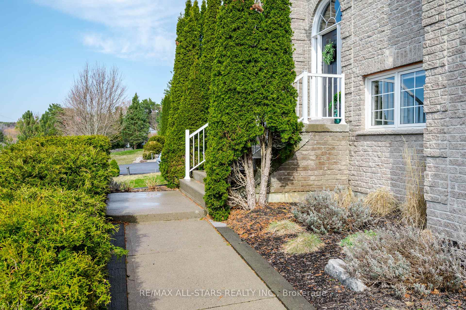 Photo 4 of 47 Meadowland Drive, Hamilton Township, Baltimore — HOMEH