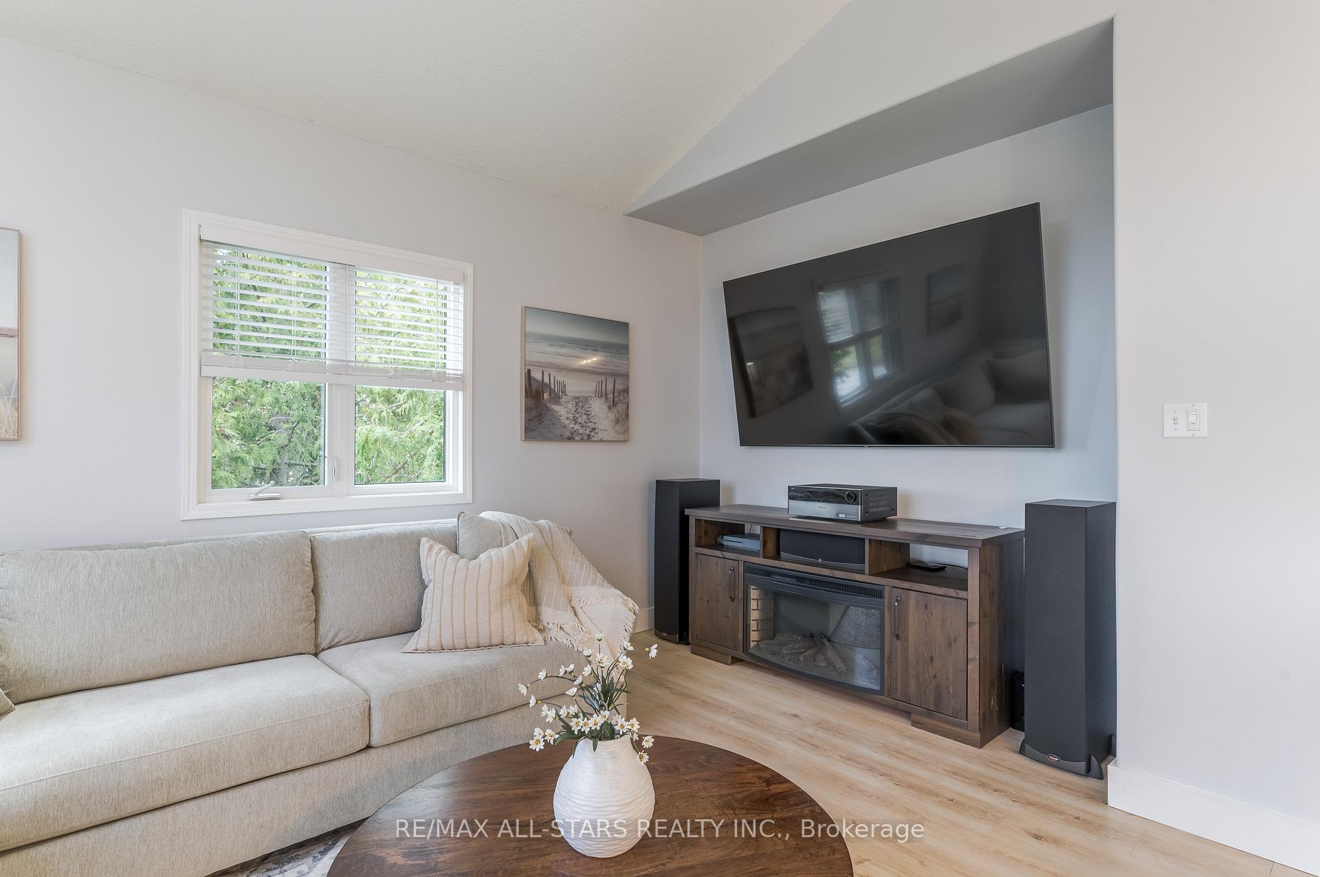 Photo 10 of 47 Meadowland Drive, Hamilton Township, Baltimore — HOMEH