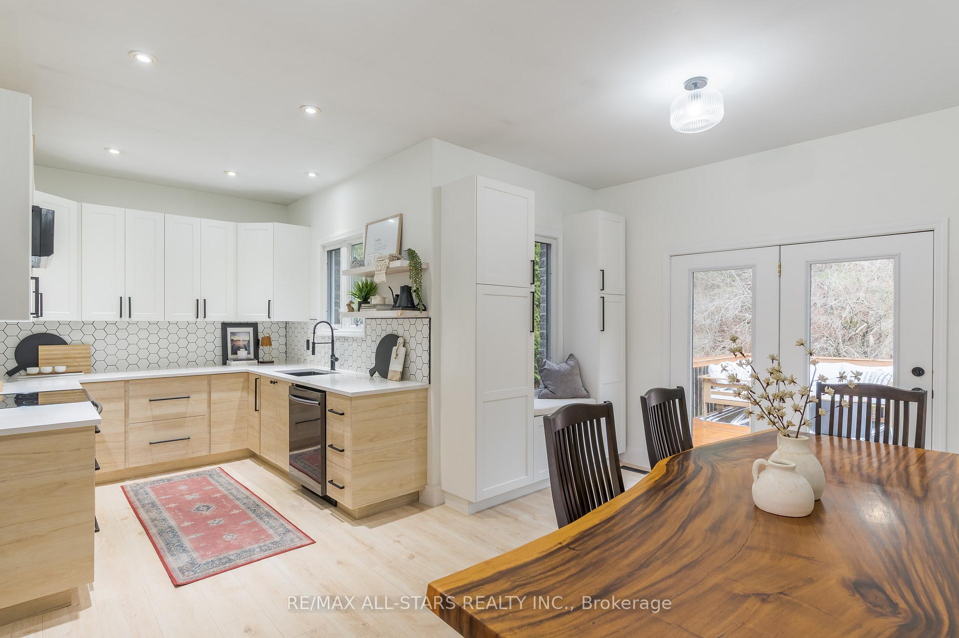 Photo 11 of 47 Meadowland Drive, Hamilton Township, Baltimore — HOMEH