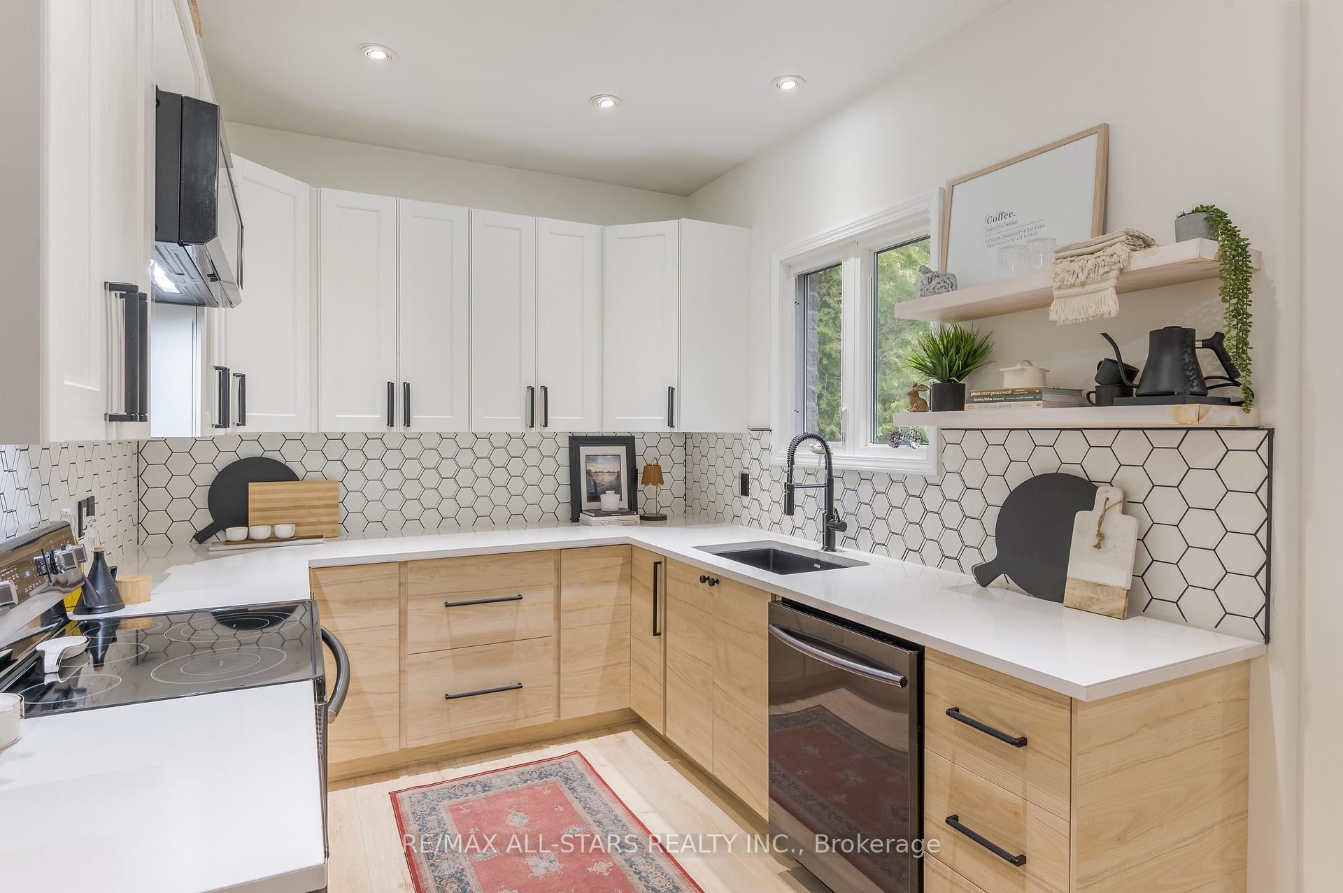 Photo 12 of 47 Meadowland Drive, Hamilton Township, Baltimore — HOMEH