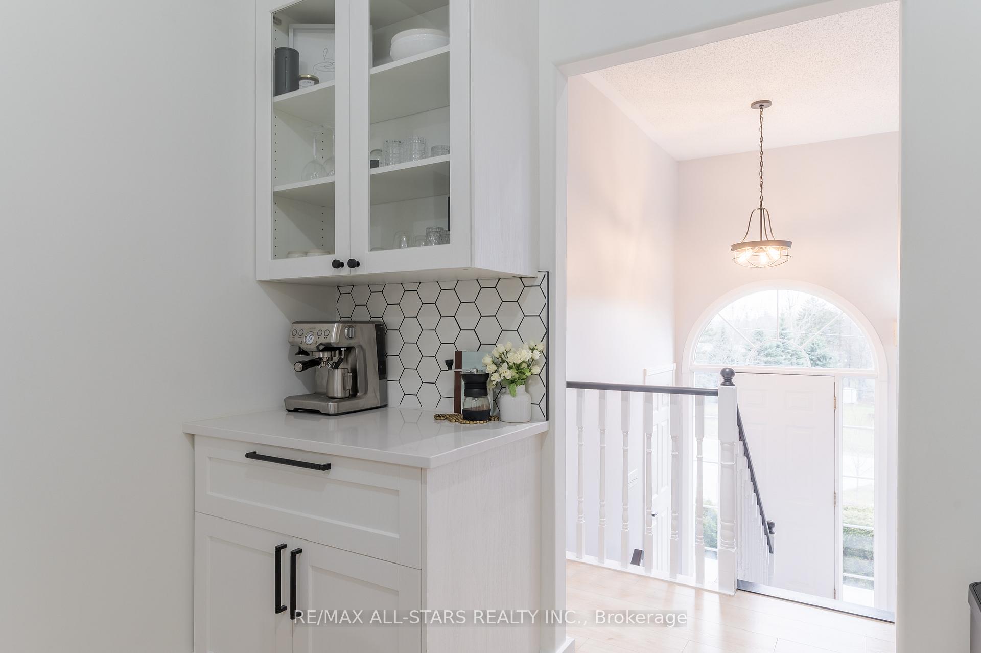 Photo 18 of 47 Meadowland Drive, Hamilton Township, Baltimore — HOMEH