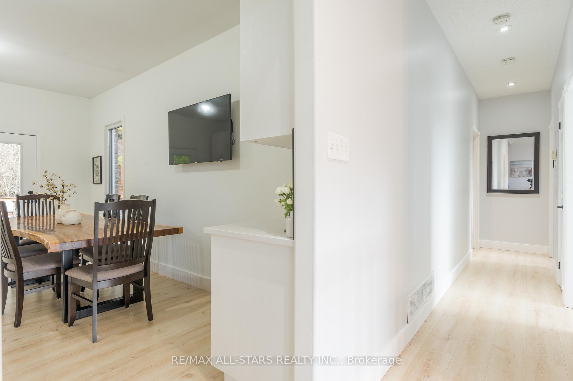 Photo 19 of 47 Meadowland Drive, Hamilton Township, Baltimore — HOMEH