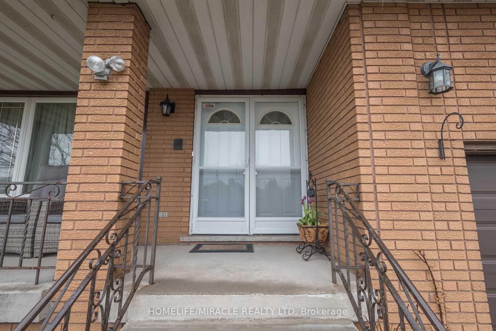 Photo 2 of 575 Upper Horning Road, Hamilton, Gurnett — HOMEH