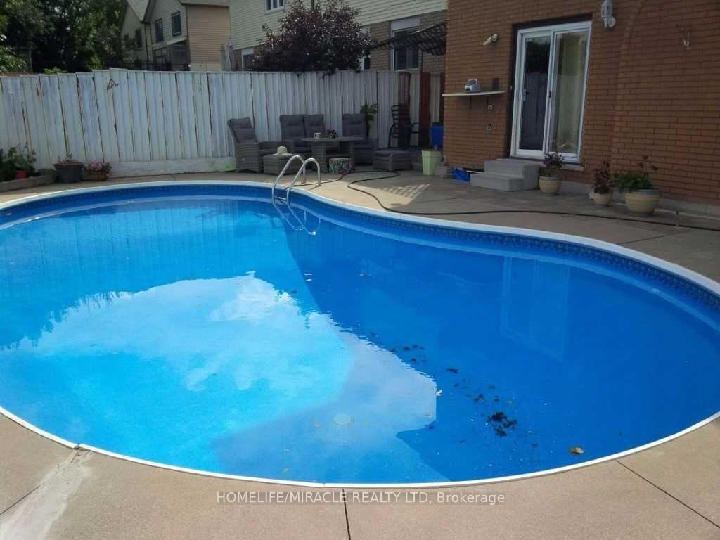 Photo 3 of 575 Upper Horning Road, Hamilton, Gurnett — HOMEH