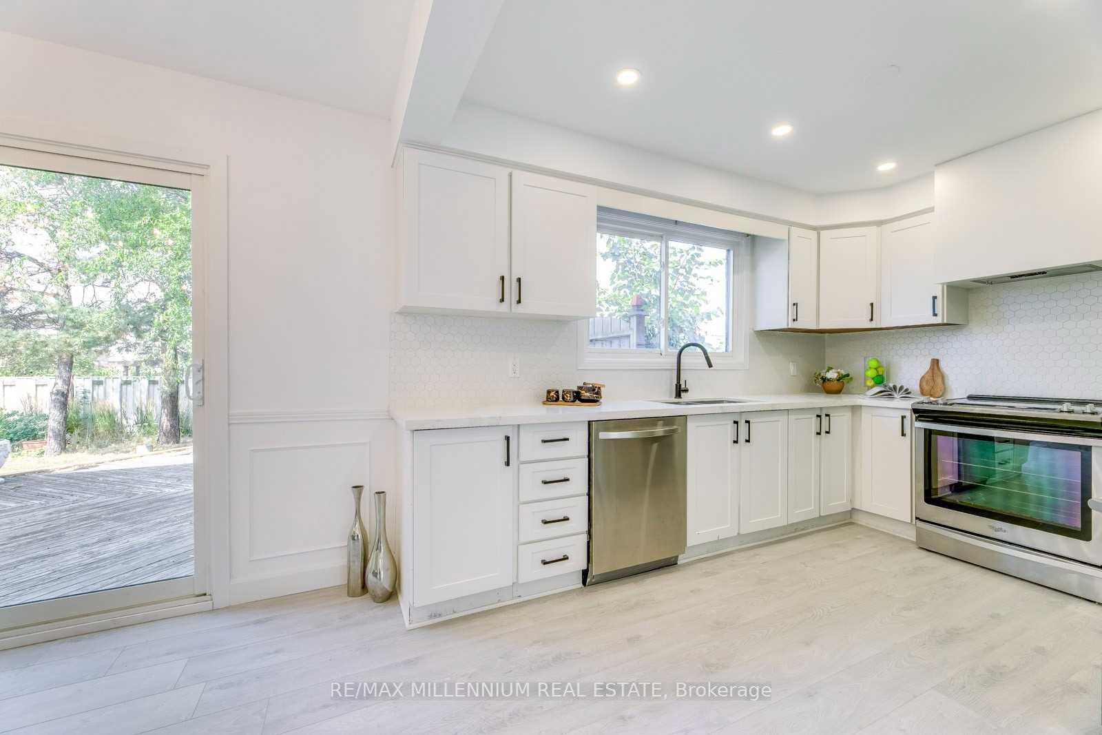 Photo 10 of 36 Bing Crescent, Hamilton, Stoney Creek — HOMEH