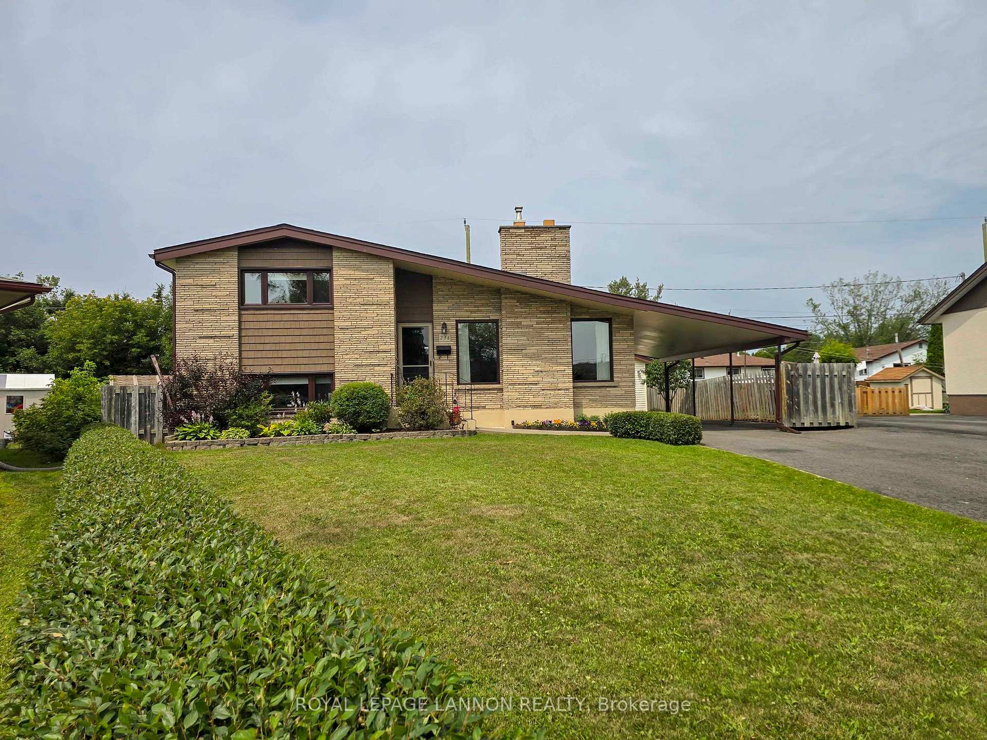 Photo 2 of 236 Poplar Ave, Thunder Bay, Forest Park — HOMEH